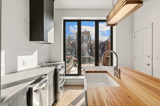 Foto del edificio - 1414 N Maplewood Ave