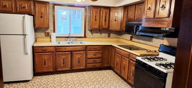 Building Photo - 16 McClellan Ave