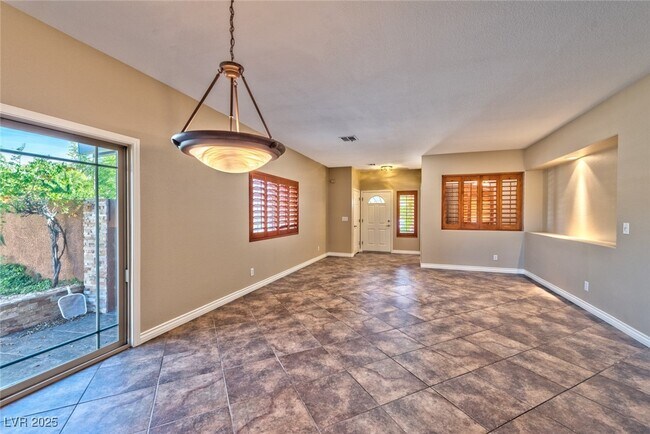 Foto del edificio - 10600 Royal Willow Pl
