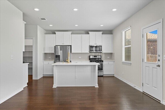 Foto del edificio - 3801 Soft Shore Ln