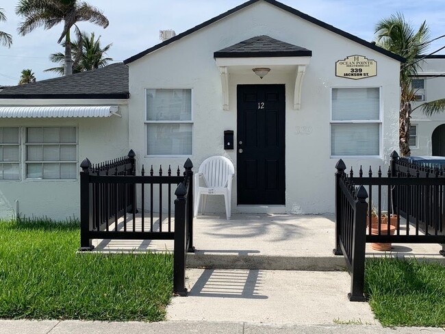 Building Photo - 415 S Ocean Dr