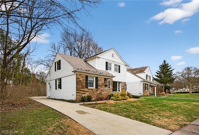 Foto del edificio - 20945 Halworth Rd