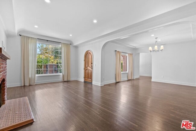 Foto del edificio - 619 S Sycamore Ave