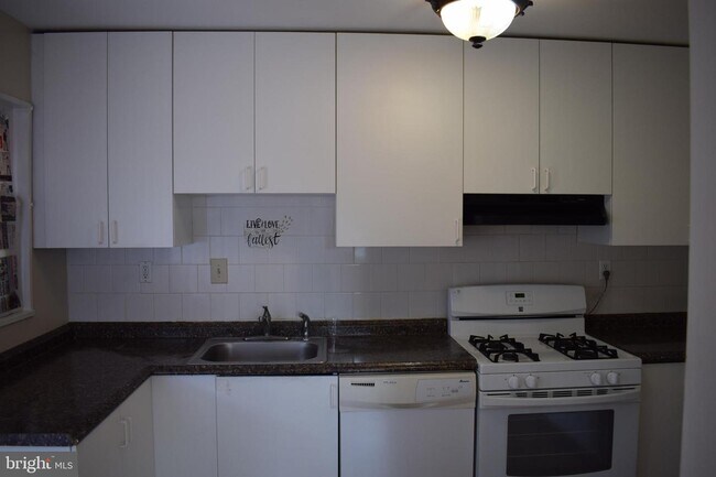 Building Photo - 6914 Kipling Pkwy