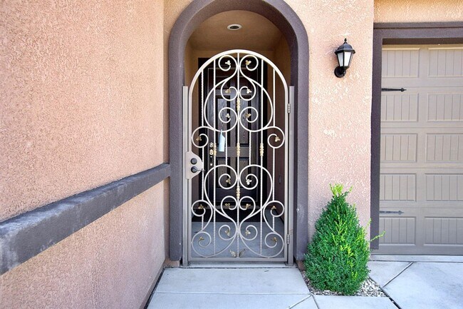 Foto del edificio - Beautiful 3/2.5 near Clovis East High School