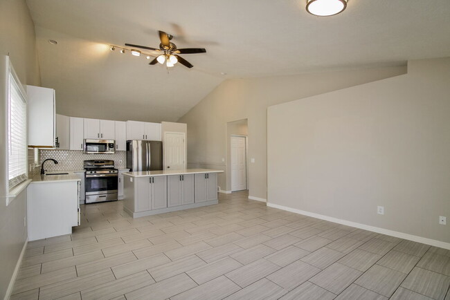 Building Photo - 6588 Oak Bridge Dr