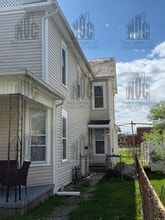 Building Photo - 160 1/2-160 1/2 Lake St