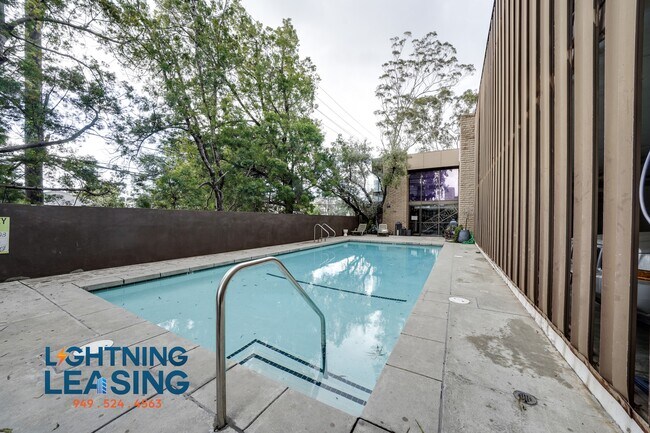 Foto del edificio - 3949-3945 Los Feliz Blvd