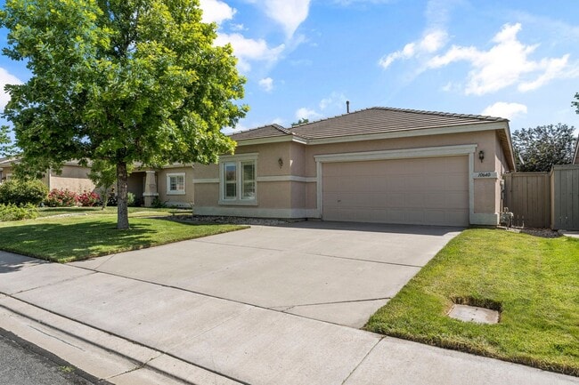 Building Photo - Fully Furnished Single Level Home Includes Utilities and Pet Friendly