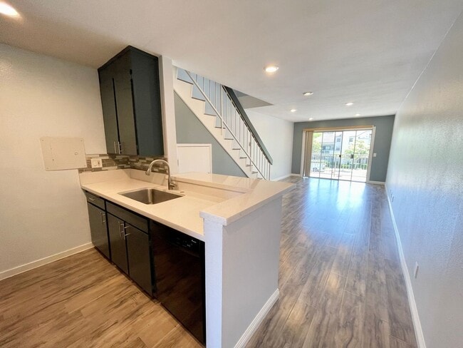 Building Photo - 396 E Surfside Dr