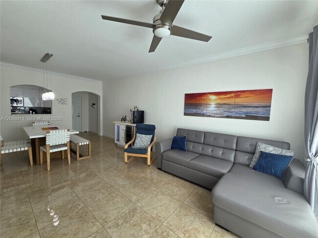 Foto del edificio - 9172 Collins Ave