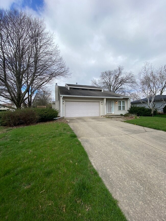 Building Photo - 121 Malvern Dr