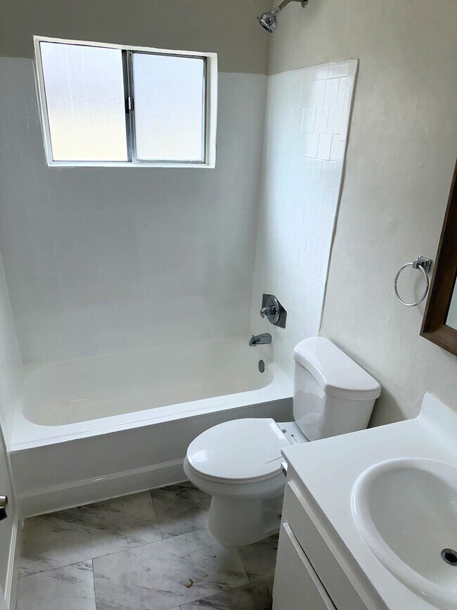 Foto del edificio - 15531 Belshire Ave