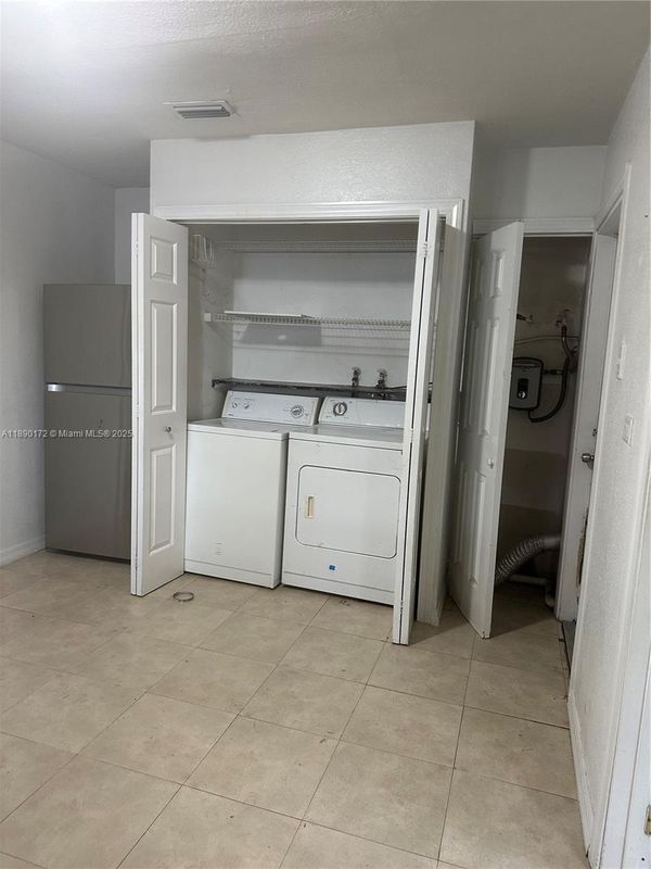 Foto del edificio - 7820 NW 175th St