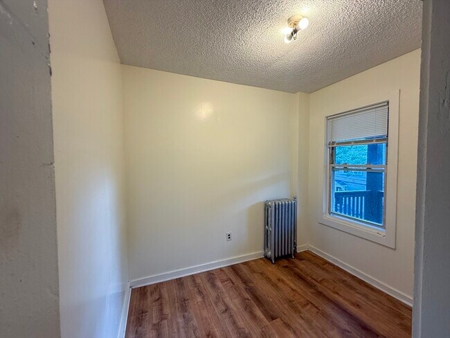 Building Photo - 60 Lucerne St