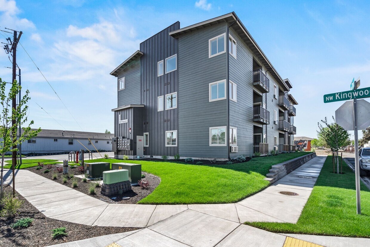 Foto principal - 1 bedroom Kingwood Loft apartments!