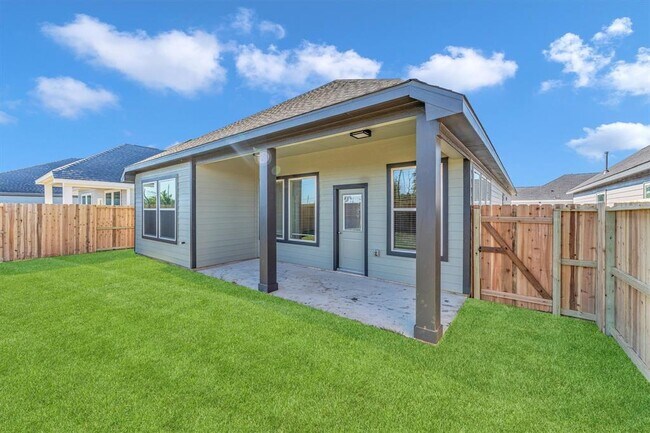 Foto del edificio - 16910 Tulip Row Ln
