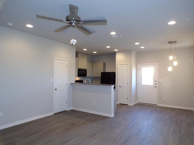 Building Photo - 113 Peruna Dr