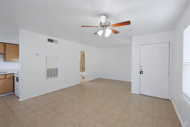 Foto del edificio - 2323 Wells Branch Pkwy