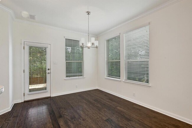 Building Photo - 503 S Meadowlark St