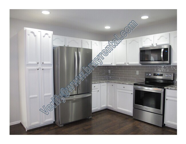 Building Photo - 707 Willow Creek Rd
