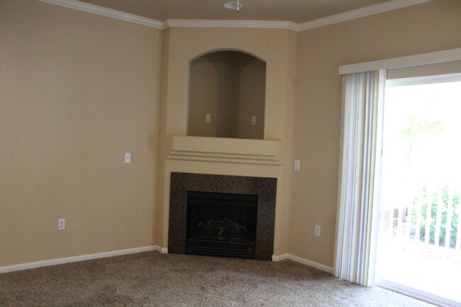 Building Photo - Cozy, Open, Quiet and Clean 1 BD/1 BA!
