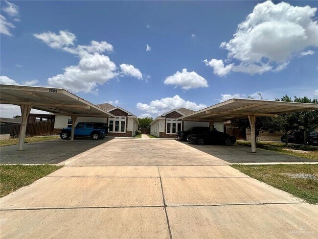Foto del edificio - 17 Hawthorne Ave