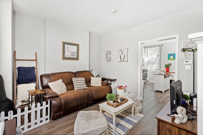 Foto del edificio - Sensational 2 bedroom home in Beechview available May 1!