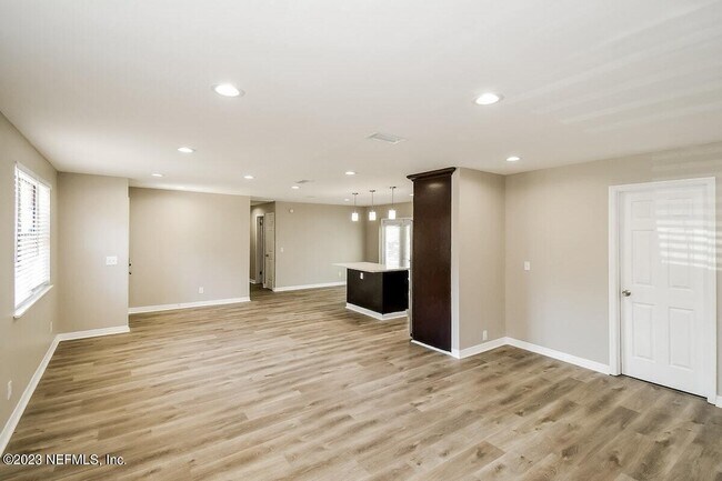 Foto del edificio - 5534 Enchanted Dr