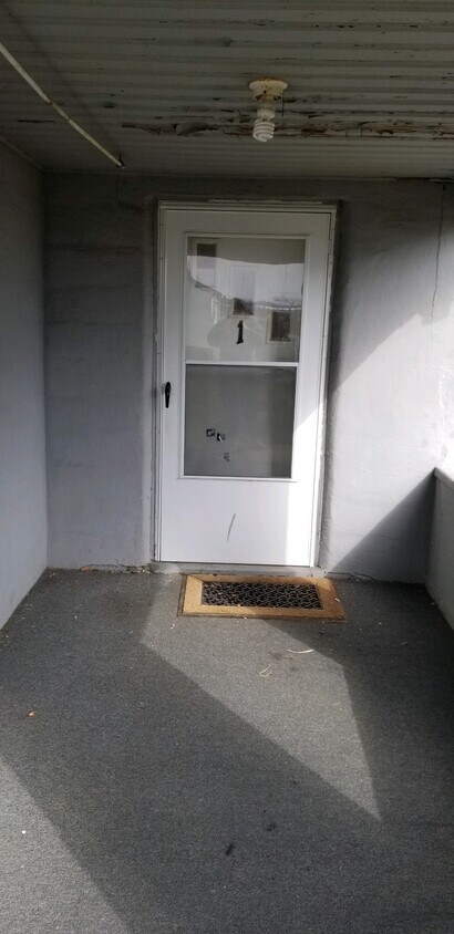 Primary Photo - 19 Charles St