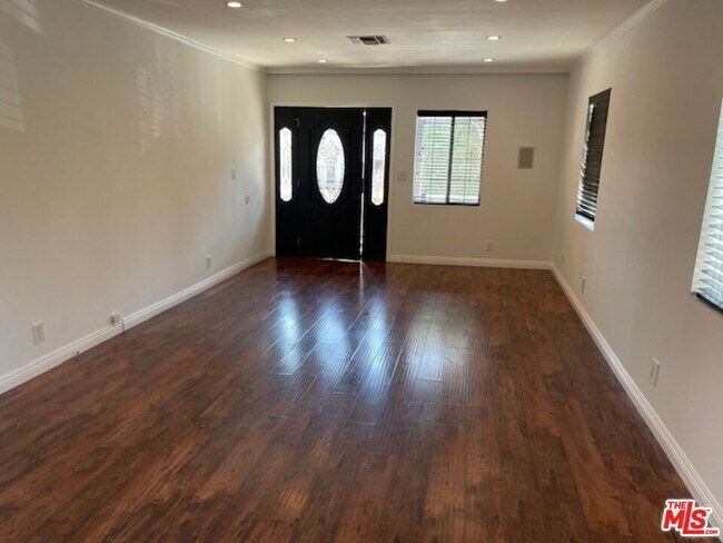 Foto del edificio - 4205 Clayton Ave W