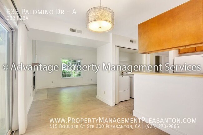 Foto del edificio - Charming 2 bed / 2 bath, 1,198 sq ft Townh...
