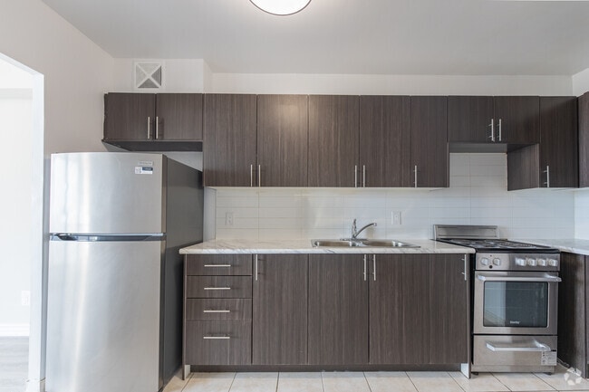 2BR, 1BA - 909SF - Kitchen - 545 & 555 Sherbourne