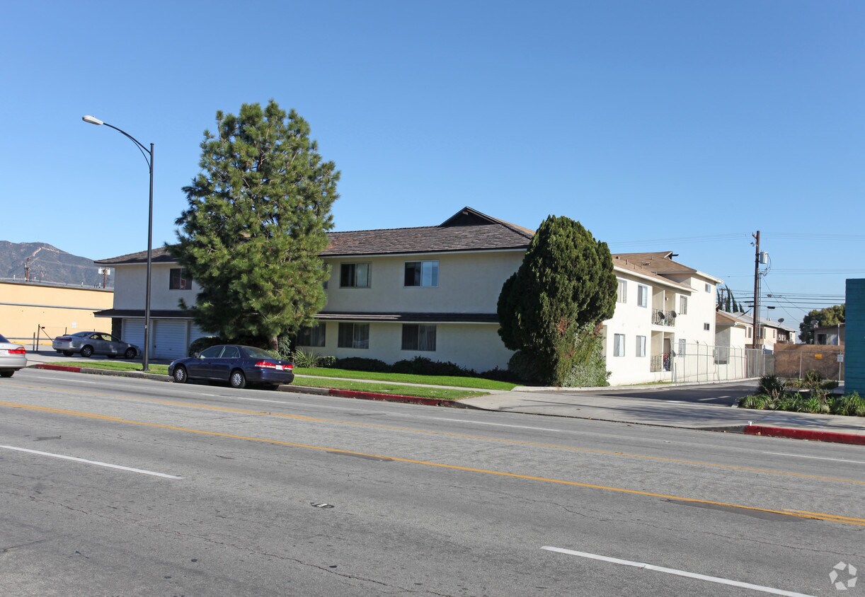 Foto principal - 1014 W Olive Ave