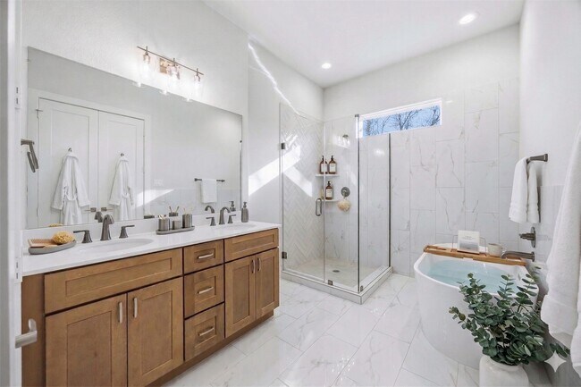 Foto del edificio - 6108 De Campo St