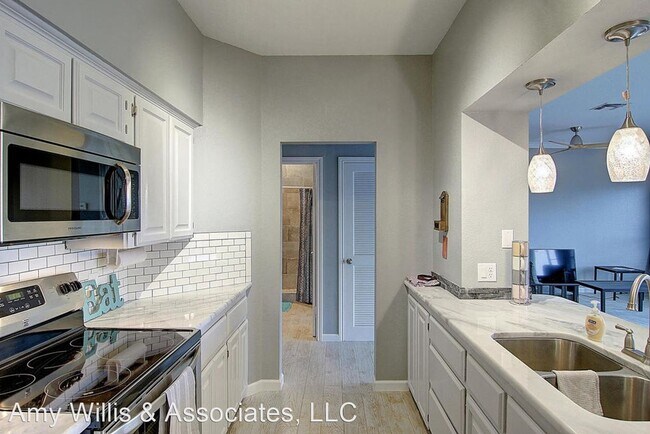 Building Photo - 15302 Bonasse Ct