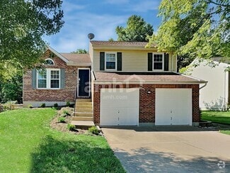 Building Photo - 2220 Siesta Dr