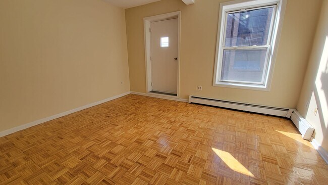 Building Photo - 338 Orange St