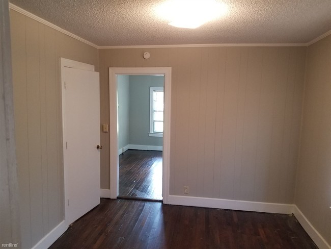 Building Photo - 2 br, 1 bath House - 902 33rd Ave N