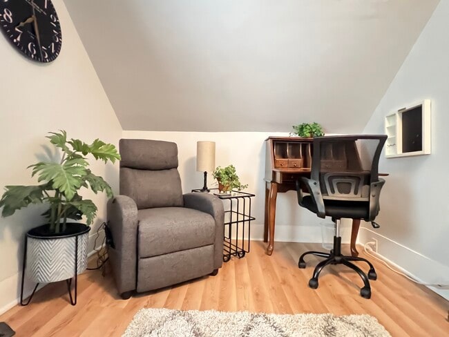 Sala de estar - 613 Birch St