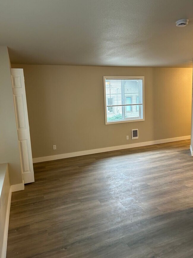 Foto del edificio - (951) 9th Street 6 plex Studio / 1 Bathroom