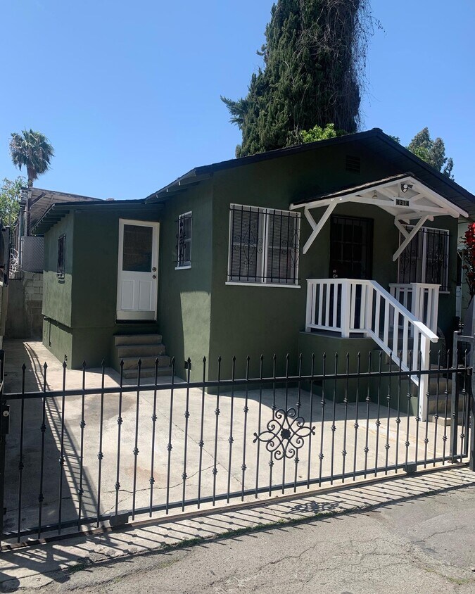 Cottage Home - 4314 Willow Brook Ave