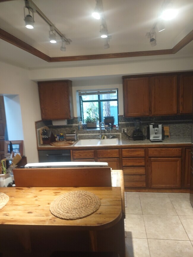 The kitchen area - 515 Neptune Ave