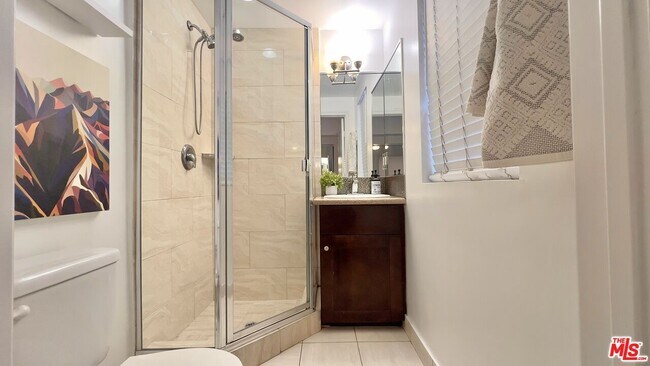 Foto del edificio - 5633 Carlton Way
