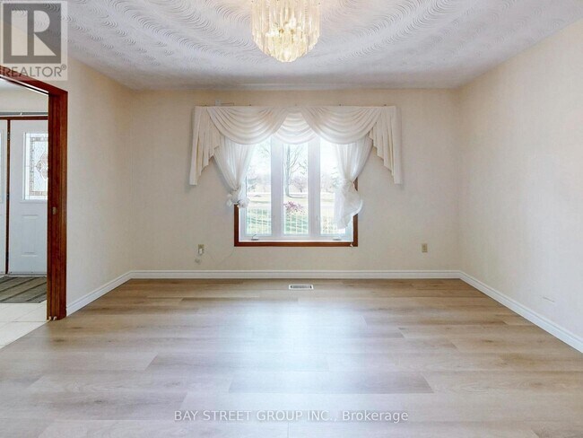 Photo du bâtiment - 861 Book Rd E