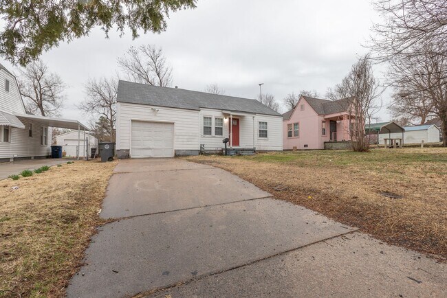 Foto del edificio - 3 Bed / 1 Bath in Tulsa!
