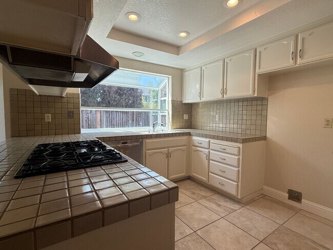 Foto del edificio - Spacious Updated 4 Bedroom 2.5 Bath Home i...