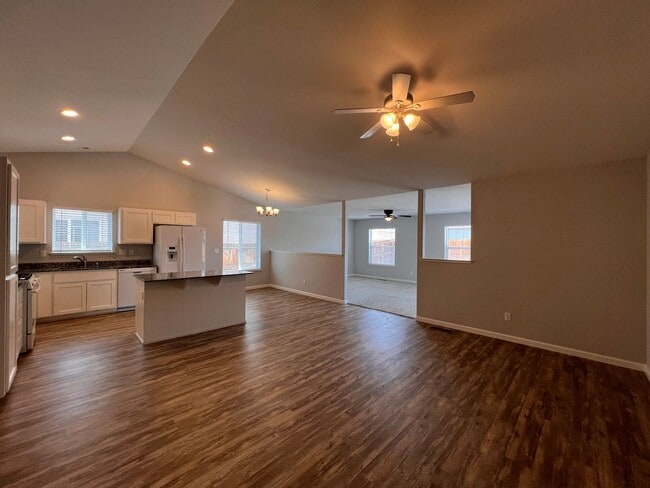 Building Photo - Newer 3-bedroom home in Sundance subdivisi...