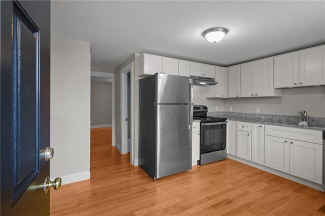 Building Photo - 54 Hillside Ave