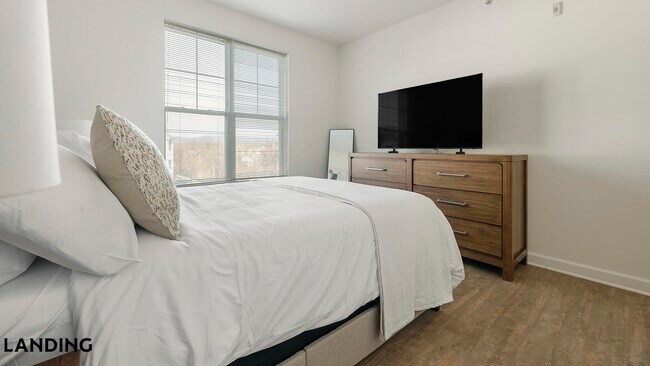 Building Photo - 909 Mansion Dr